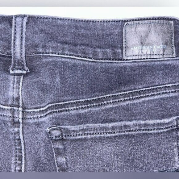 American Eagle Black Super Super Stretch Denim Short w/embroidered appliqué SZ 4 - Picture 4 of 7